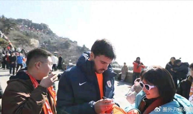 英超NBA-泰山不登了，球迷炸锅！25年传统说停就停，到底谁在怕？|山东泰山|球队|俱乐部|职业|训练_新浪体育_新浪新闻