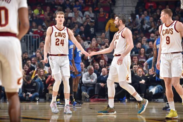 1649434666651004353.jpg GettyImages-1239579672-1024x682.jpg